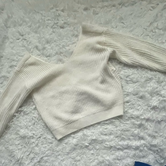 Open back Zaful cream sweater - Picture 4 of 4